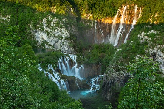 Visit UNESCO listed National Park Plitvice Lakes. Cross the Bosnia and Herzegovina border for an overnight stay.